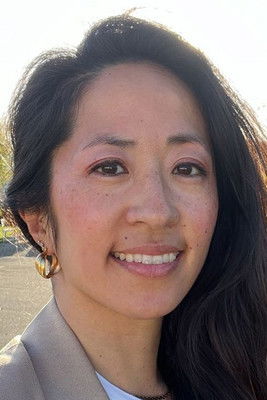 Karoline Sofie Lee as Mr. Moons' wife