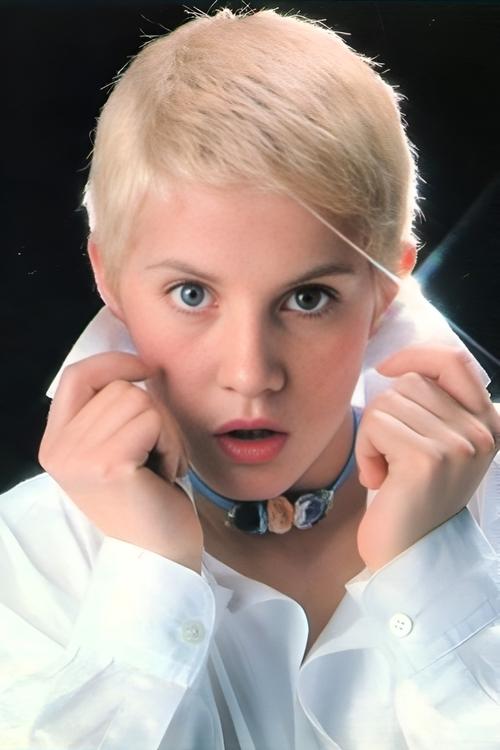 Annie Belle as Dyanne