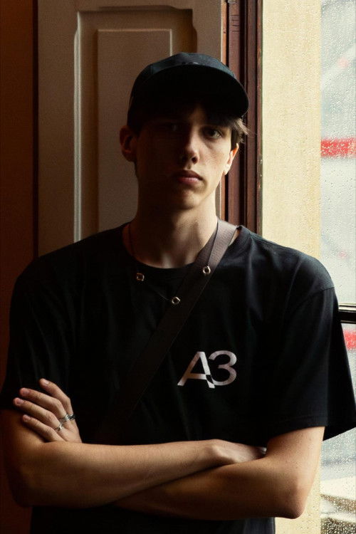 Arthur Mafra Edger as Marte