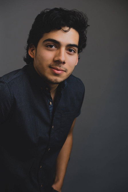 Gerardo Diego as Raúl