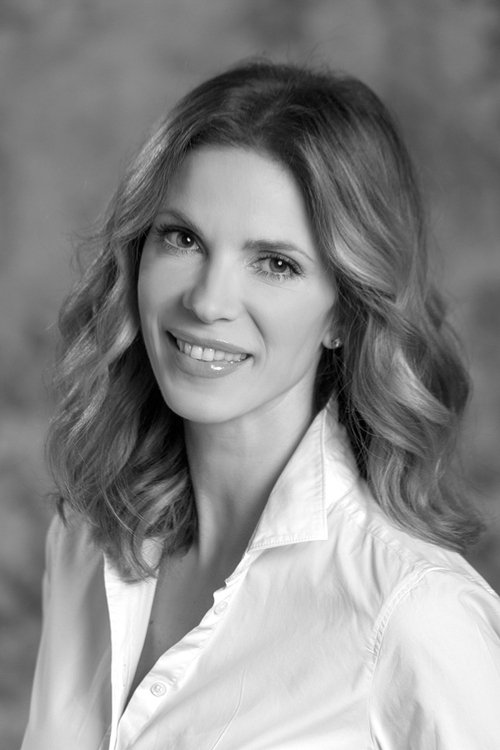 Bojana Gregorić Vejzović as The Lieutenant