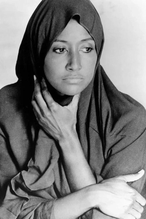 Elisa Andrade as Maria