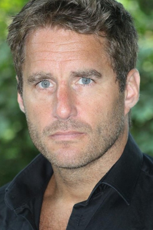 Guillaume Clement as Flic 2