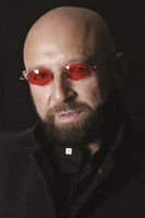 Yakov Yavno as Uncle David