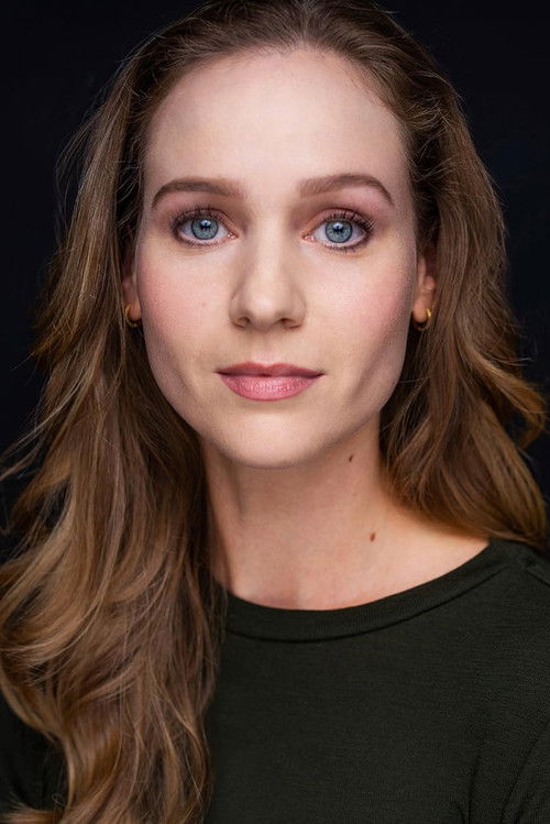 Mia Landgren as Odette Harker