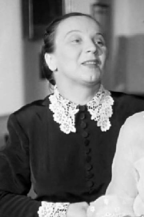 Sophie Mallet as Zoé, la bonne (uncredited)