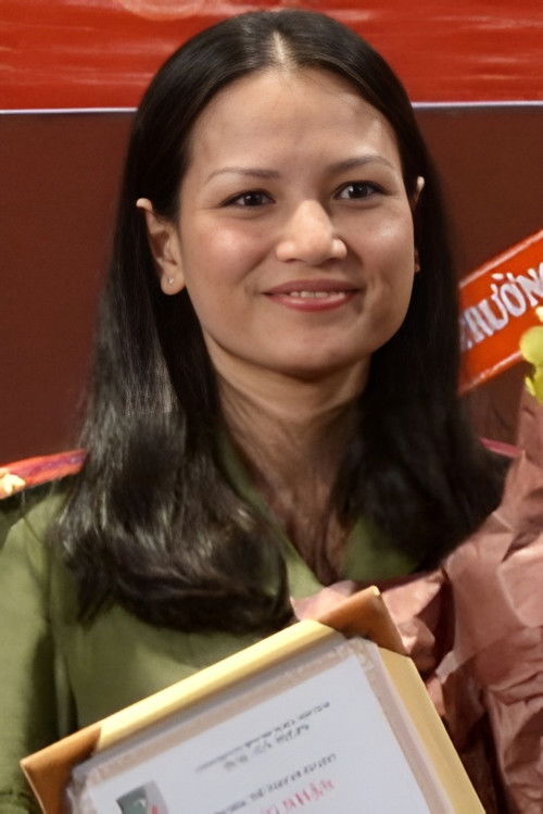 Lê Thuý Nga as Tơ