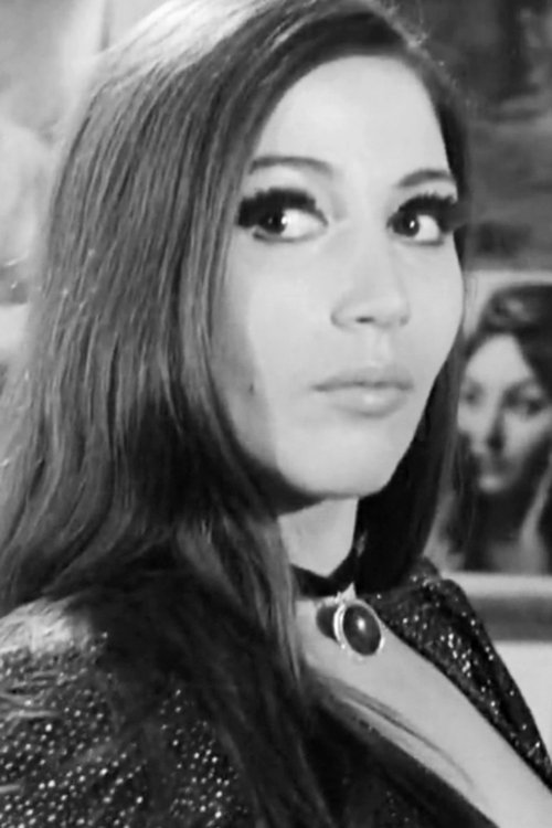 Popi Giamarelou as French artiste