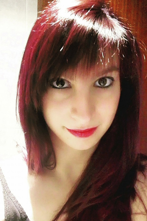 Vero Santos Reyes as Chica