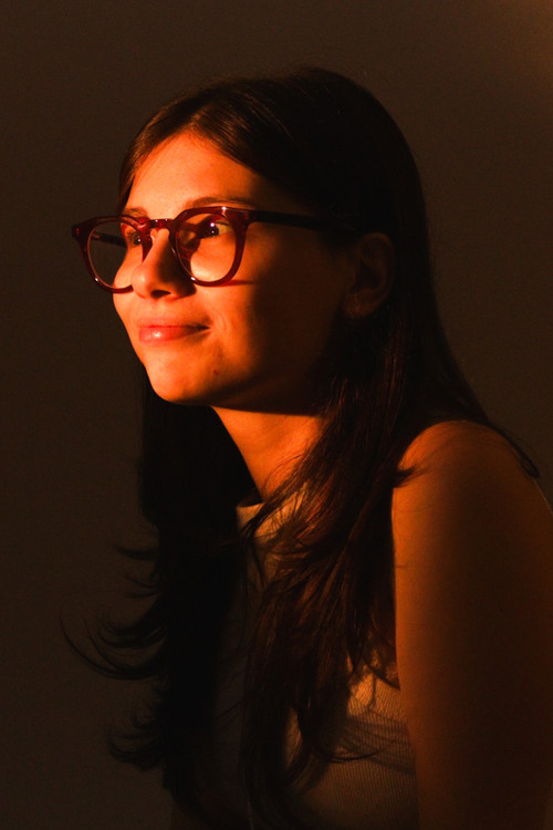 Ana Rezende as Model 1