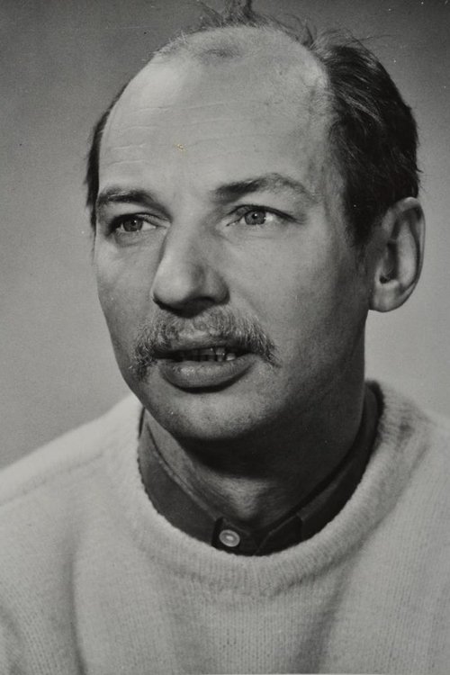 Väino Laes as Uncle Oskar