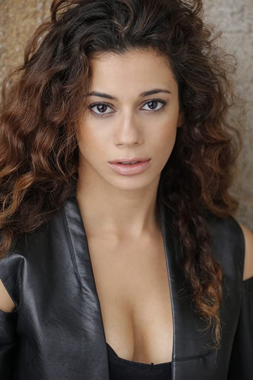 Angelic Zambrana as Evelyn