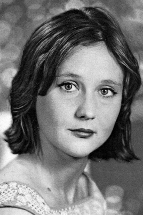 Mikaela Drozdovskaya as женщина, танцующая с Жестянщиком