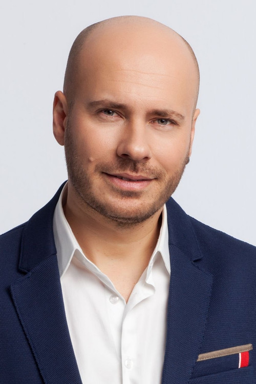 Emre Yücelen as Jüri