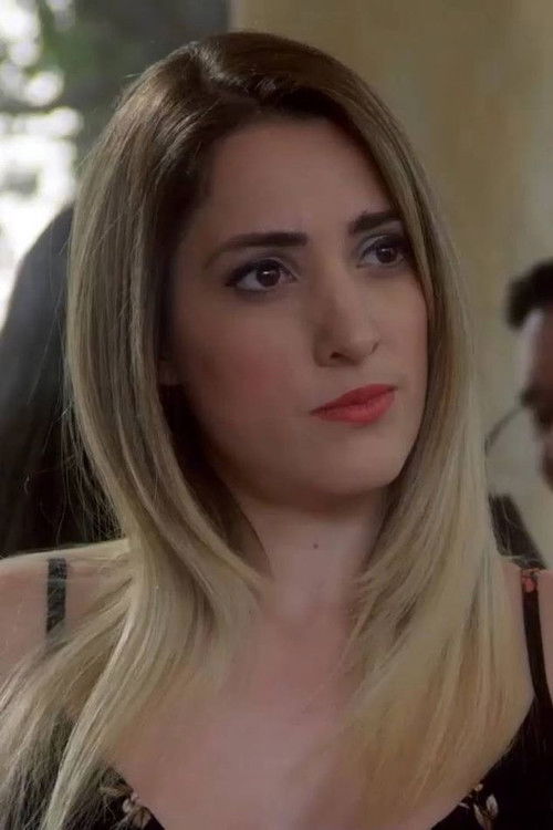 Nara Burgos as Verónica (madre que adopta)