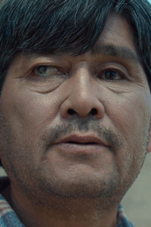 Kabylbek Kadyrkulov as Kamchybek (Suyun's Father)