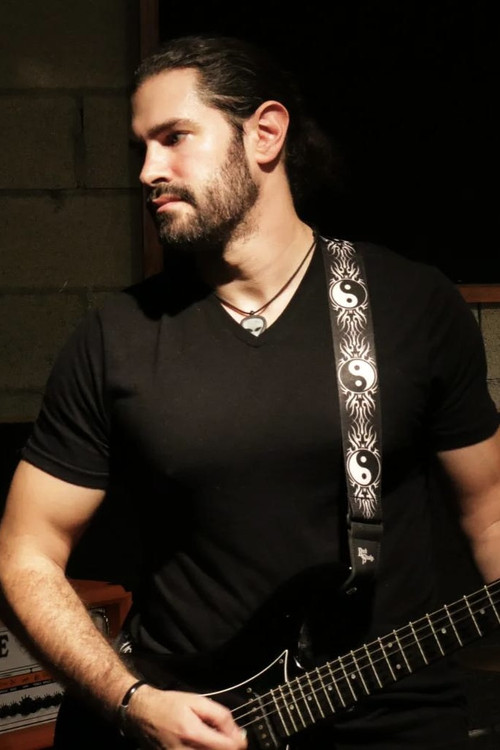 Rafael Jordan as Junkie