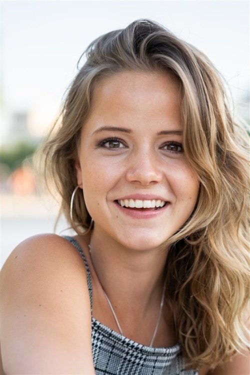 Marysole Fertard as Roxane