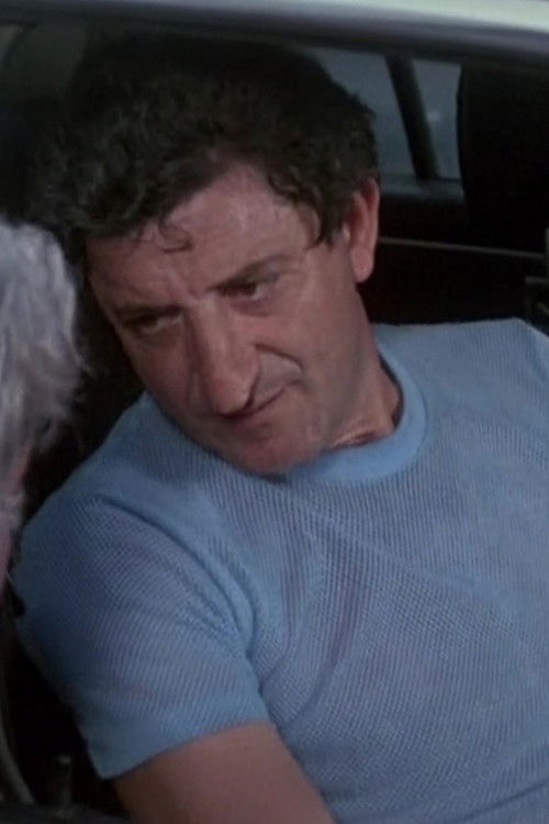 Alfredo Chiodi as Bar Client (uncredited)