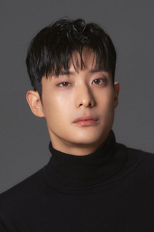 Lee Myeong-ro as Uhm Seon-Jae