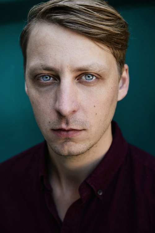 Simon Rußig as Benjamin Richter