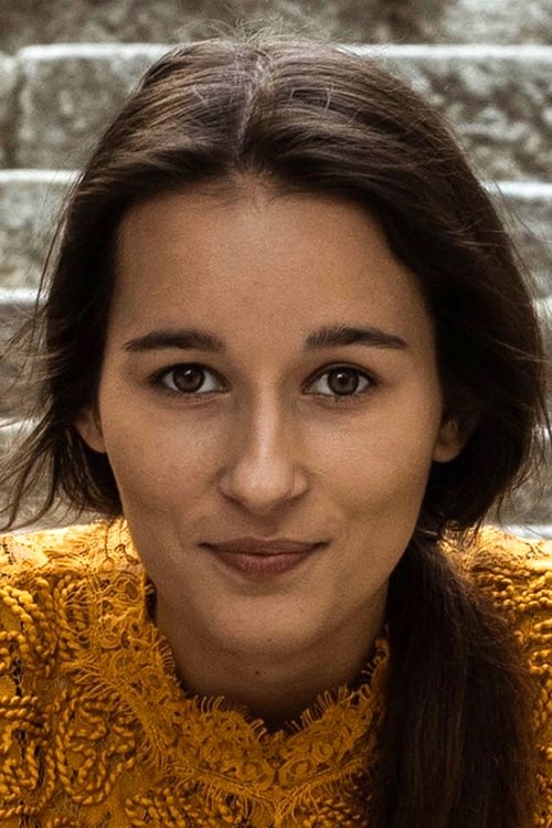 Anežka Petrová as Simona