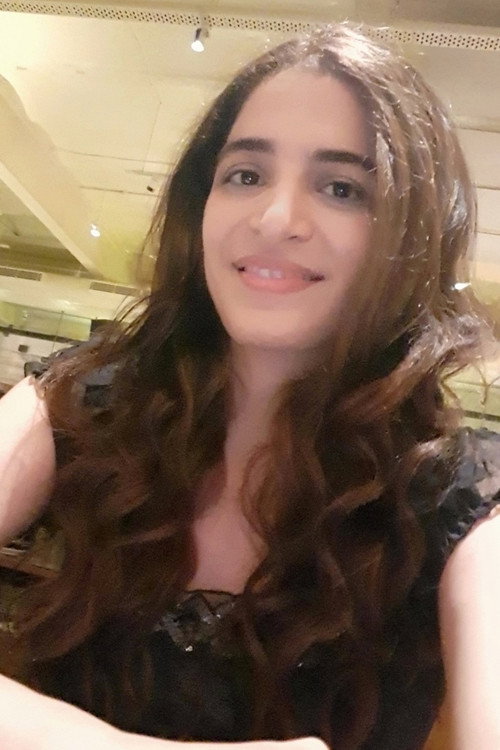 Sanober Pardiwalla as Woman jumping off the ferris wheel