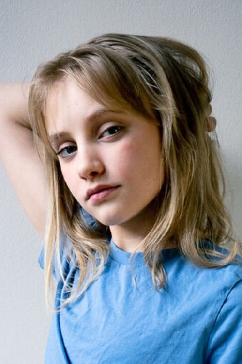 Lotte Engels as Jola