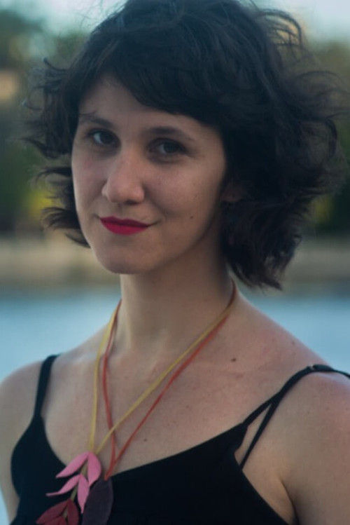 Amanda Gabriel as Faxineira / Enfermeira