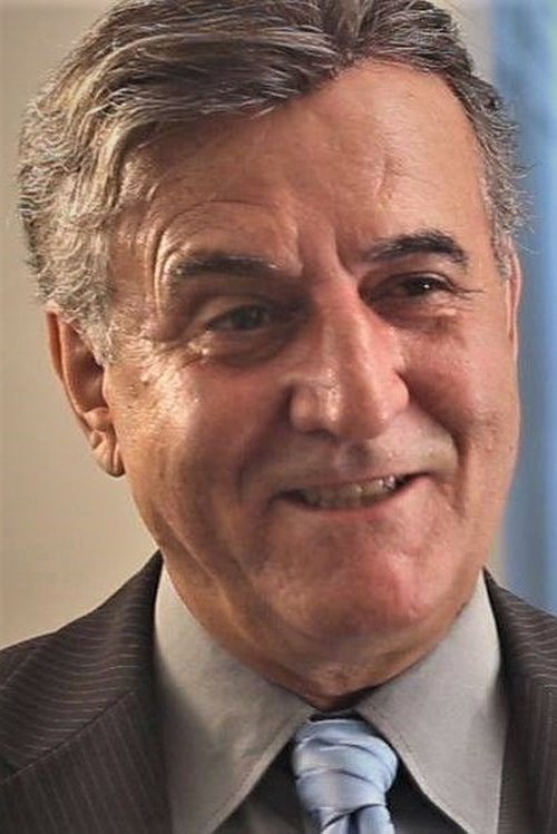 Roberto Garcia Márquez as Sacristão