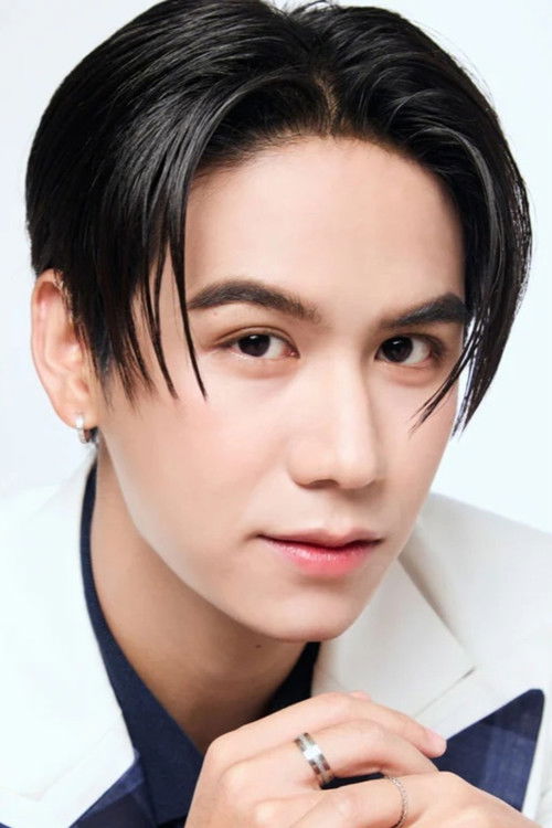 Kittiphop Sereevichayasawat as Wave / Darwin