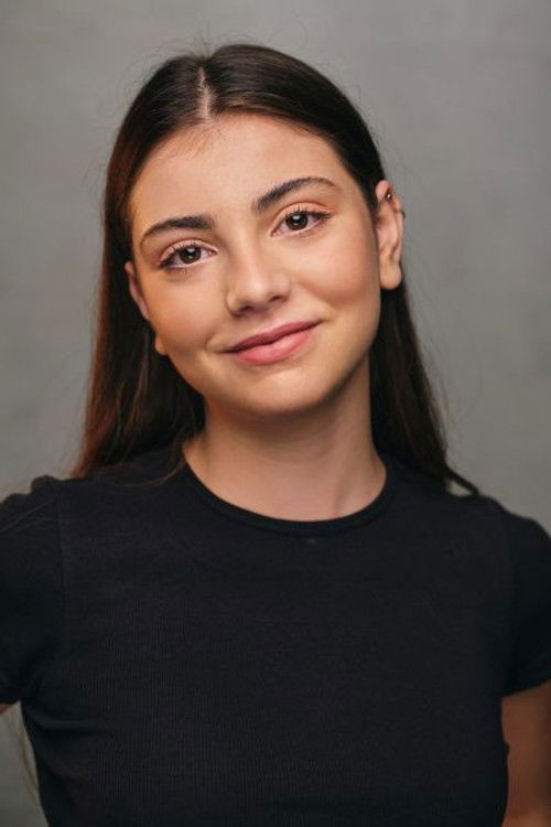 Diana Palmerston as Inês Paiva Calado