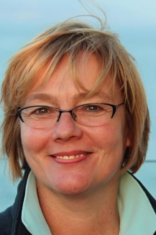 Manuela Bzdega as Kreuzfahrtdirektorin Manuela Bzdega