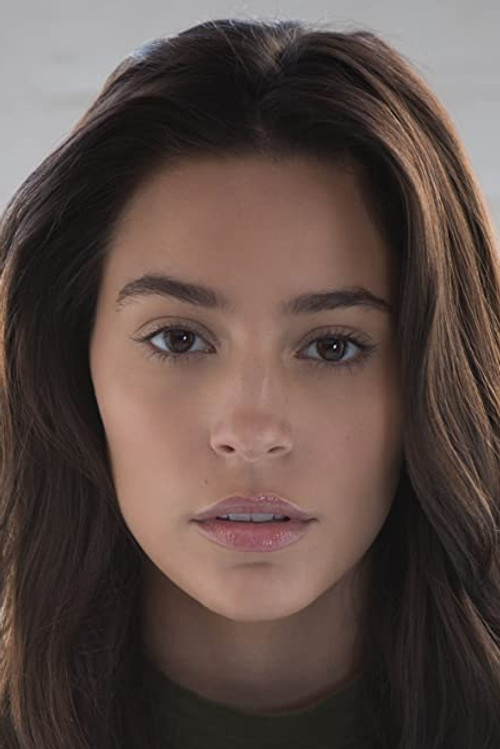 Alexxis Lemire as Chloe McPherson