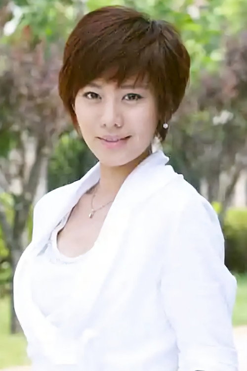 Jiang Hua as 胡佩君