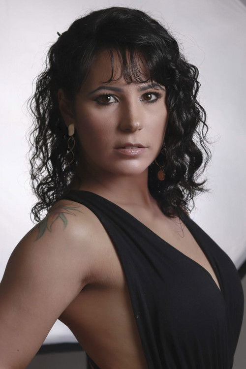 Aline Queiroz as Vanessa Nunes