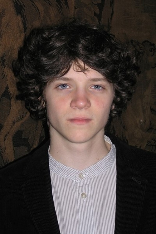 Marc Delarue as Romain