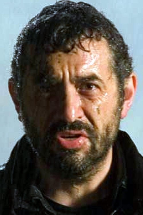 Xavier Estévez as Empleado 3