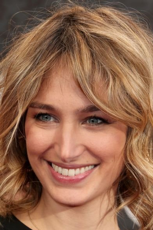 Pauline Lefèvre as Estelle