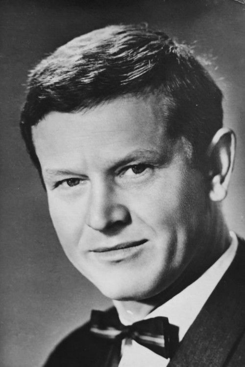 Viktor Avdyushko as Дед-сказитель