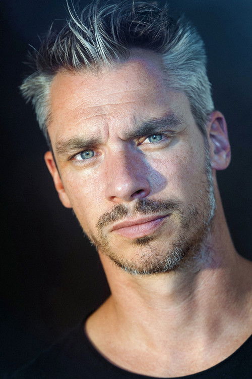 Jérémie Lacaume as Airplane passenger