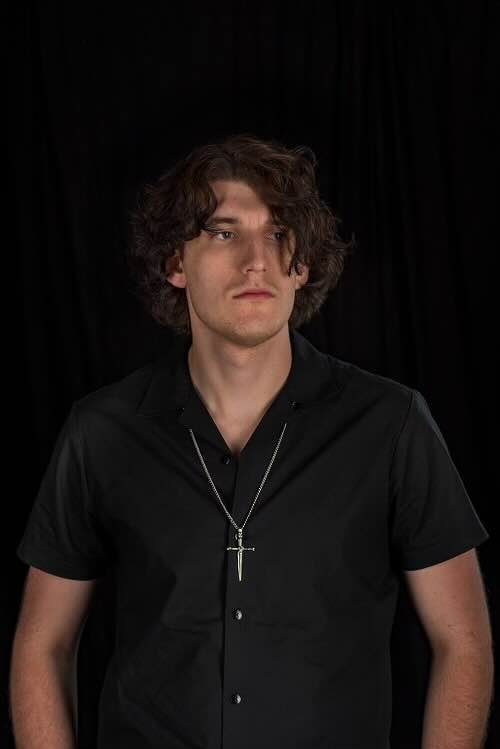 Taylor Nodrick as Mortician (uncredited)