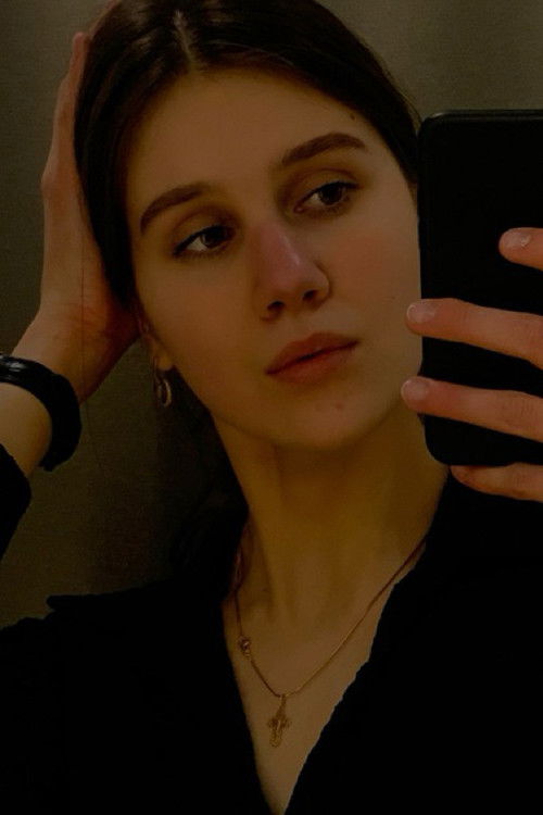 Maria Irchak as Woman in the bar