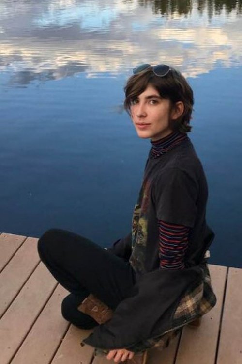 Andrea Browne as Kels Hollyhock