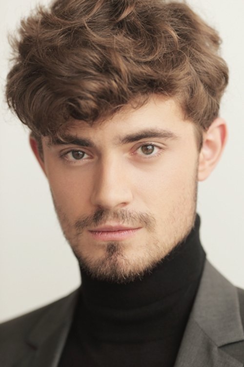 Jakub Sasak as Zeus/Przewodnik Chóru Ptaków