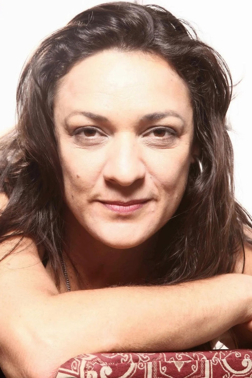 Evelin Buchegger as Cantora