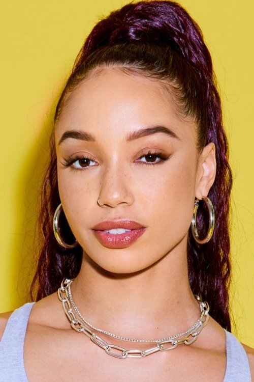 Alexis Tae as Raquel