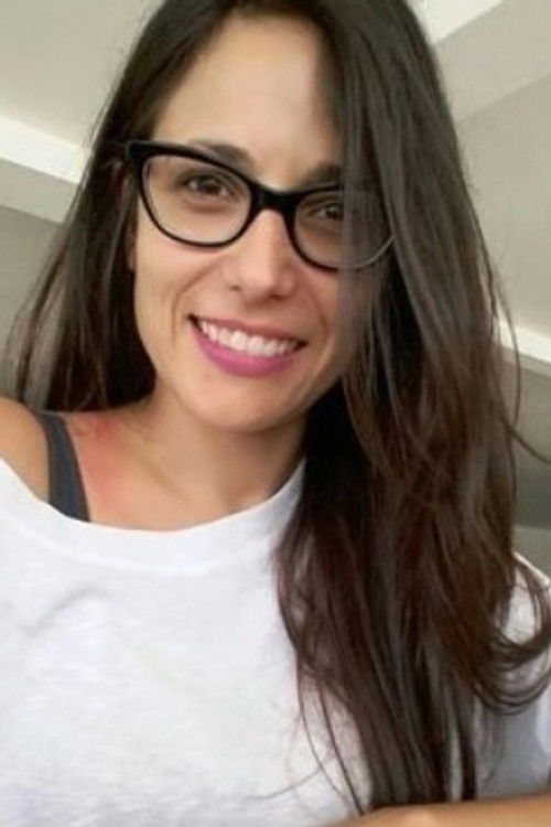 Luciana Falcón as Joven Amadeo (voice)