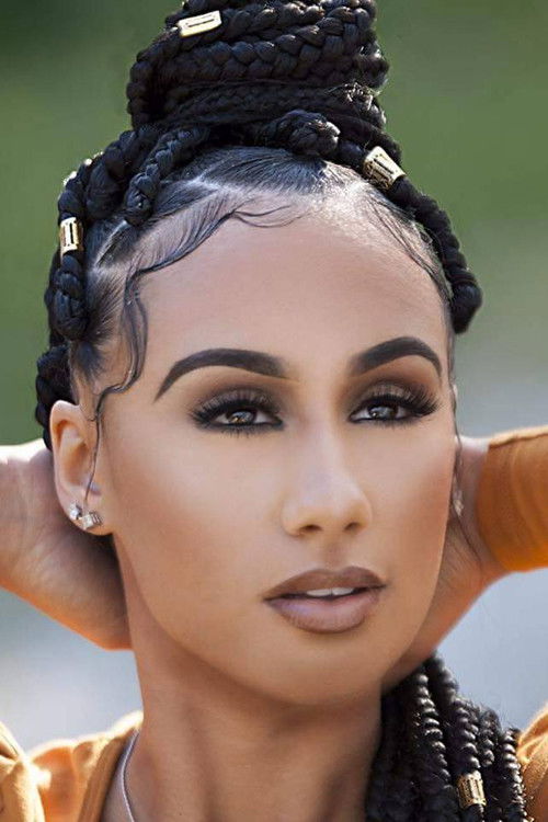 Erica Mitchell as Maxine Richards