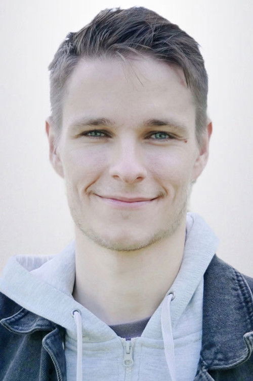 Fabien Condaminas as Shannon